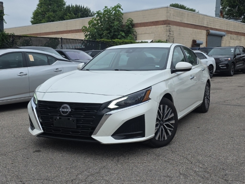 Used 2023 Nissan Altima 2.5 SV for sale in Philadelphia PA