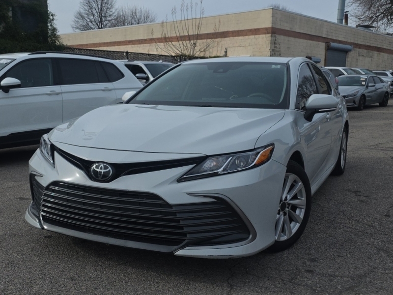 2022 Toyota Camry LE's photo