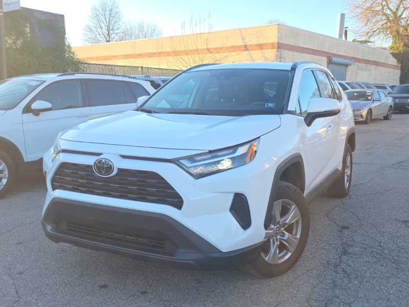 2023 Toyota RAV4 XLE's photo