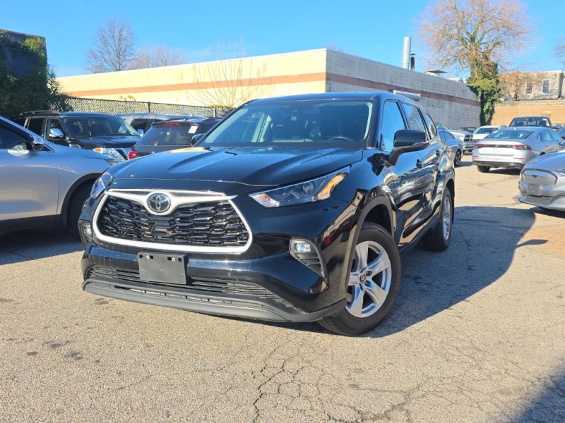 Used 2023 Toyota Highlander L for sale in Philadelphia PA