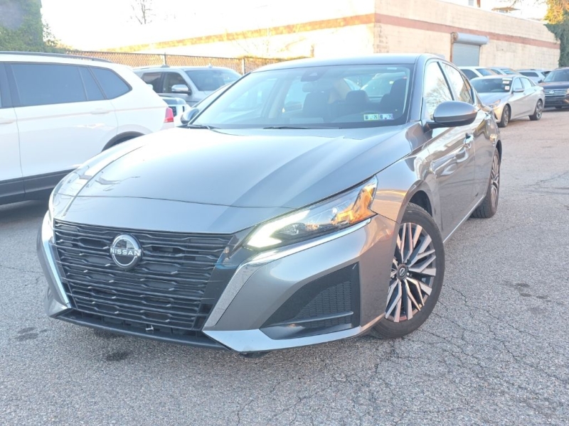 Used 2023 Nissan Altima 2.5 SV for sale in Philadelphia PA
